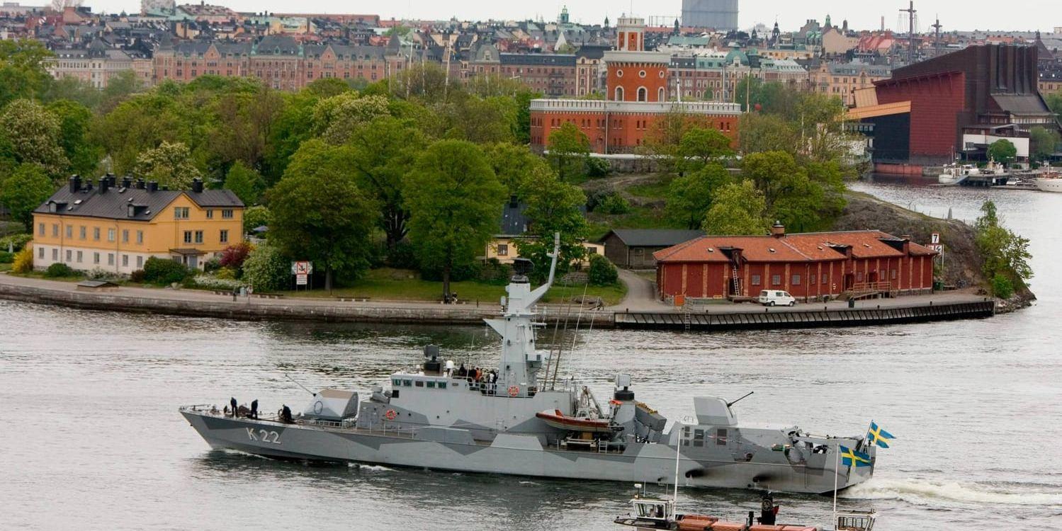 Korvetten HMS Gävle ska uppgraderas. Här passerar hon Skeppsholmen på vägen in till Stadsgårdskajen i Stockholm. Arkivbild.