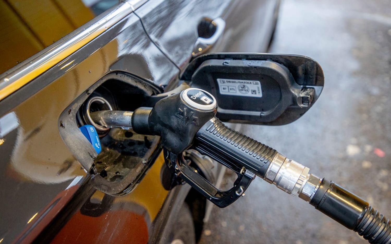 Dyrare fylla tanken. Arkivbild.