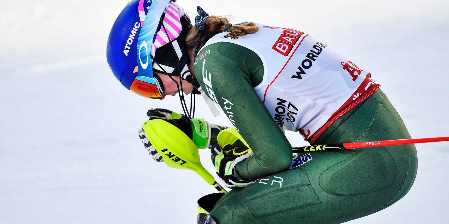 Mikaela Shiffrin hade problem med luftrören i VM-slalomen. Men hon mår tillräckligt bra för att tävla i Stockholm.