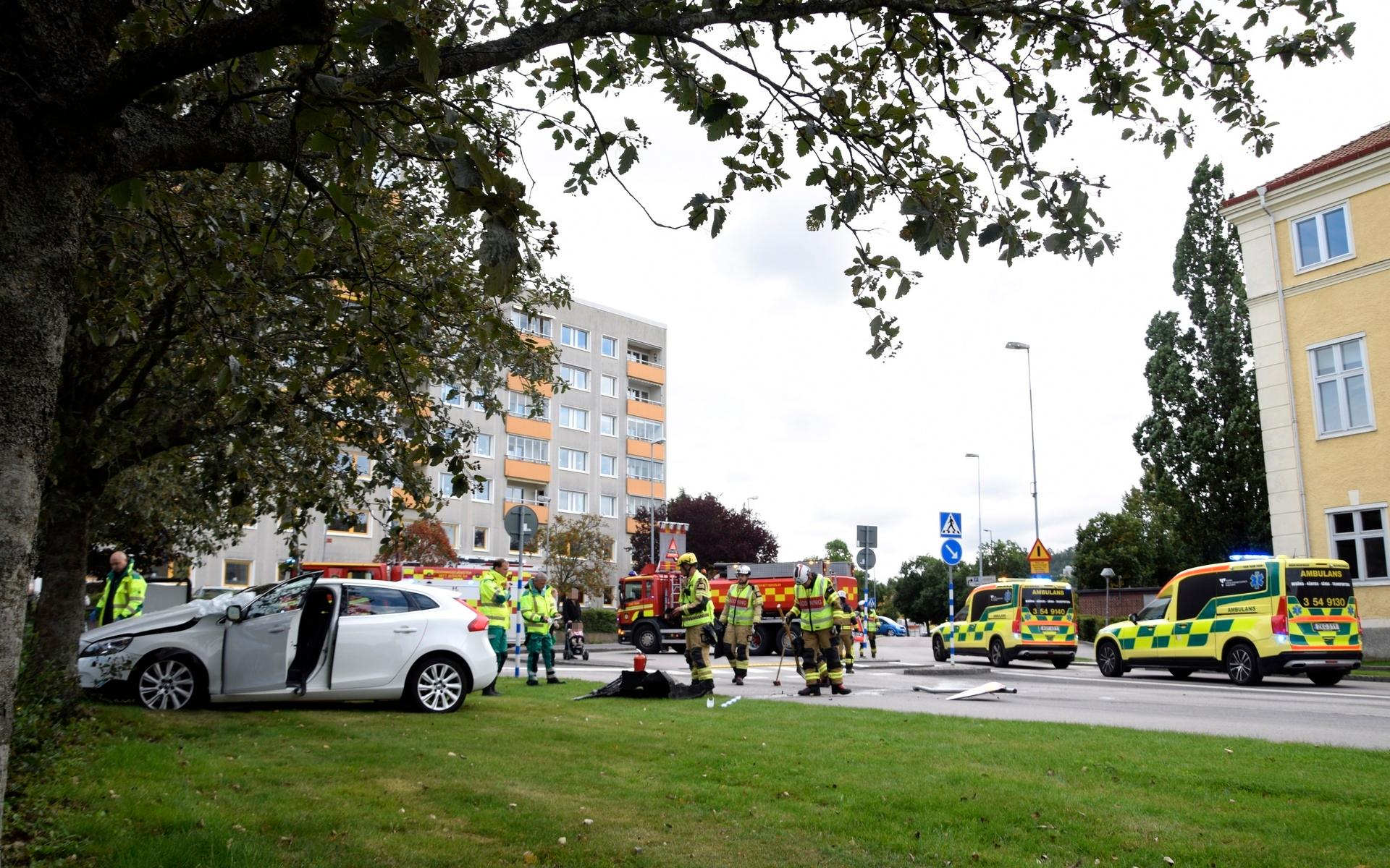 Vid lunchtid på lördagen inträffade en trafikolycka i korsningen Klintvägen-Västgötavägen.