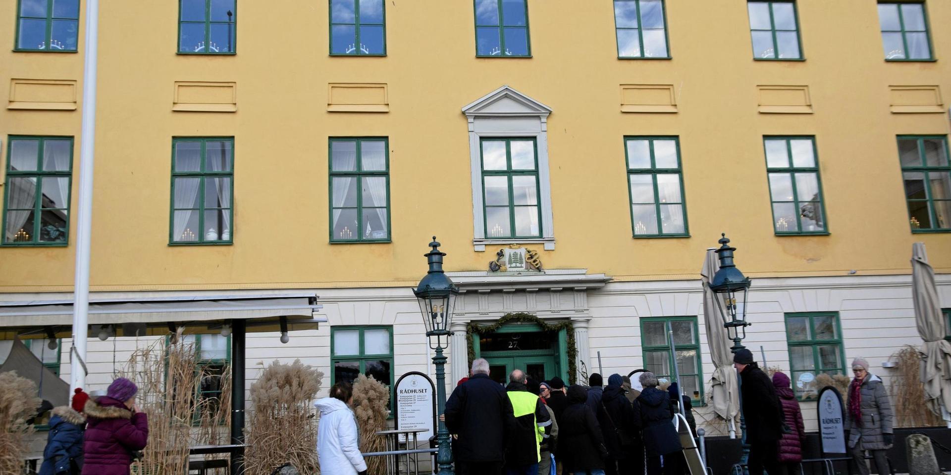 Central placering av stadshuset leder till fler folk i Uddevalla centrum. 