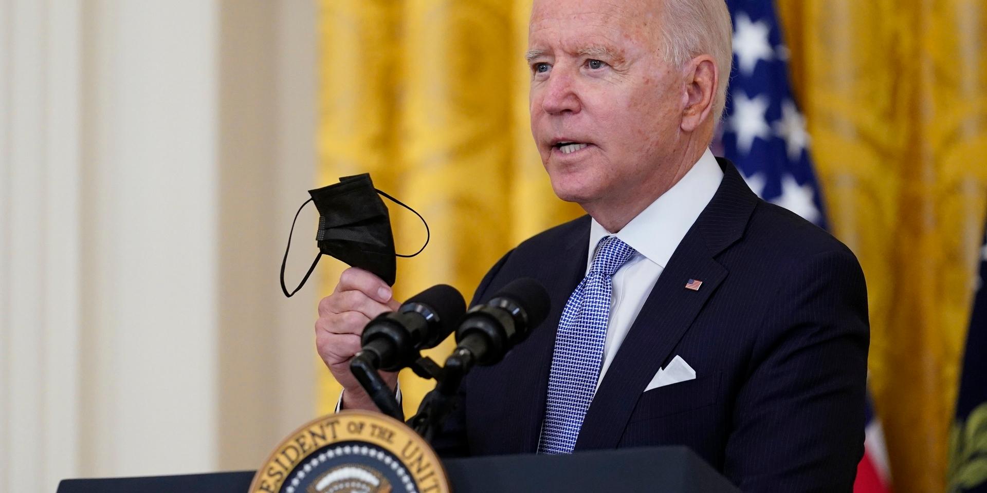 President Joe Biden manar i ett tal alla i USA att vaccinera sig mot covid-19.