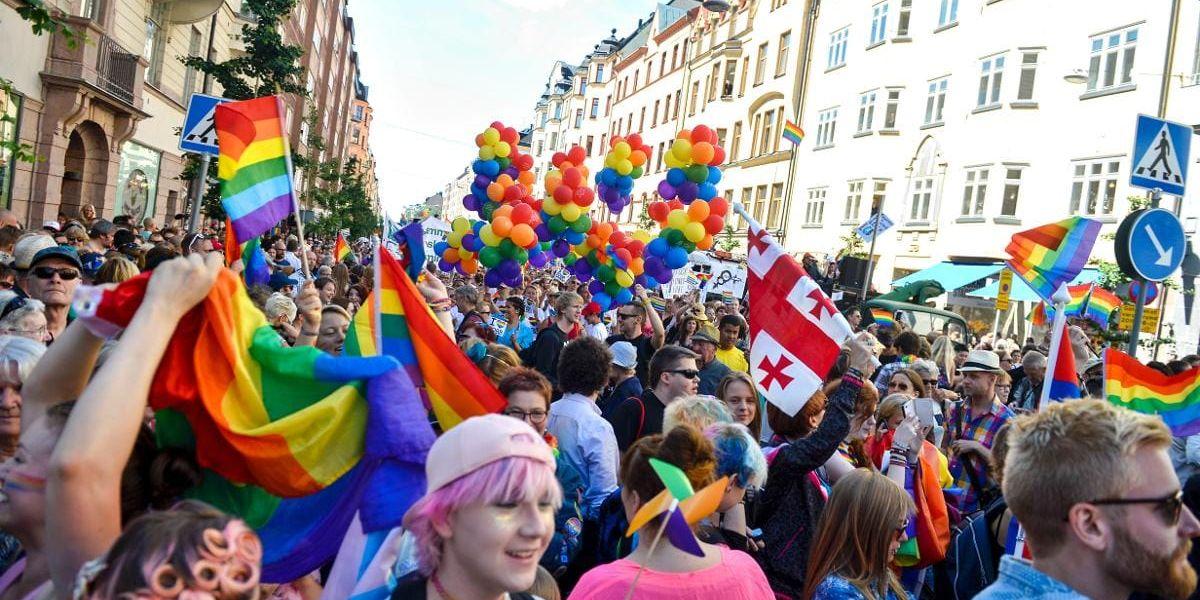 Vilseledande? Pridetåg i Stockholm.