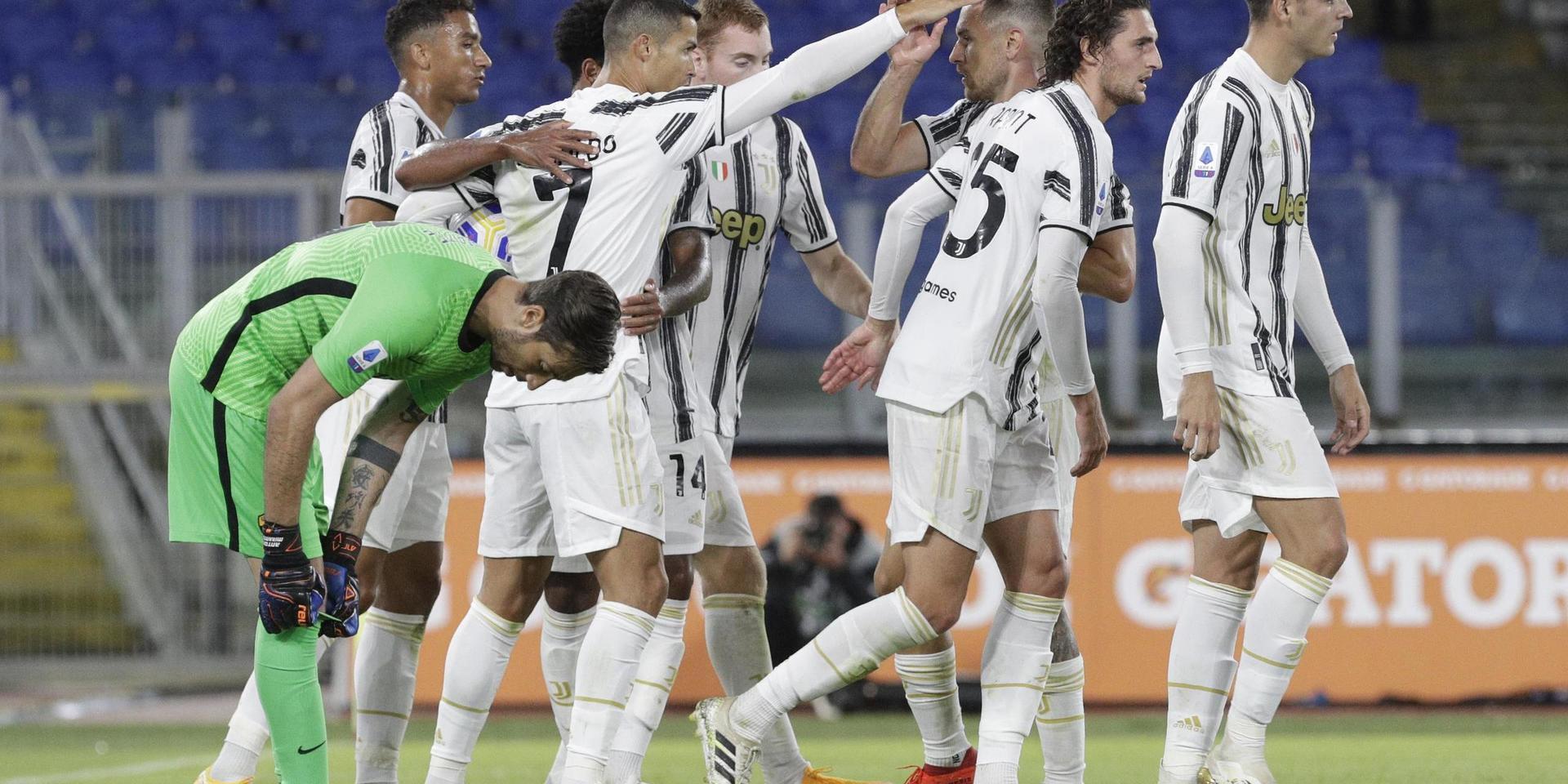 Cristiano Ronaldo gjorde sitt andra och tredje mål för säsongen när Juventus spelade 2–2 mot Roma.