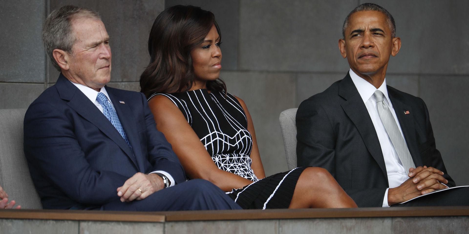 USA:s tidigare president George W Bush tillsammans med dåvarande presidentparet Michelle och Barack Obama 2016. 