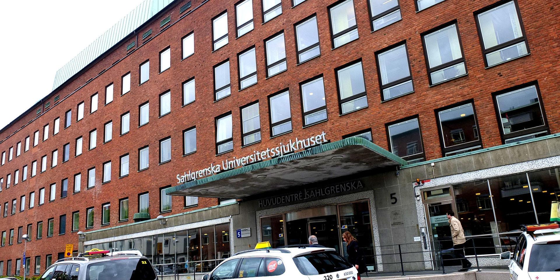 Sahlgrenska Universitetssjukhuset Sjukhus SU exteriör Sjukhusbyggnad ingång entré huvudbyggnaden taxibilar