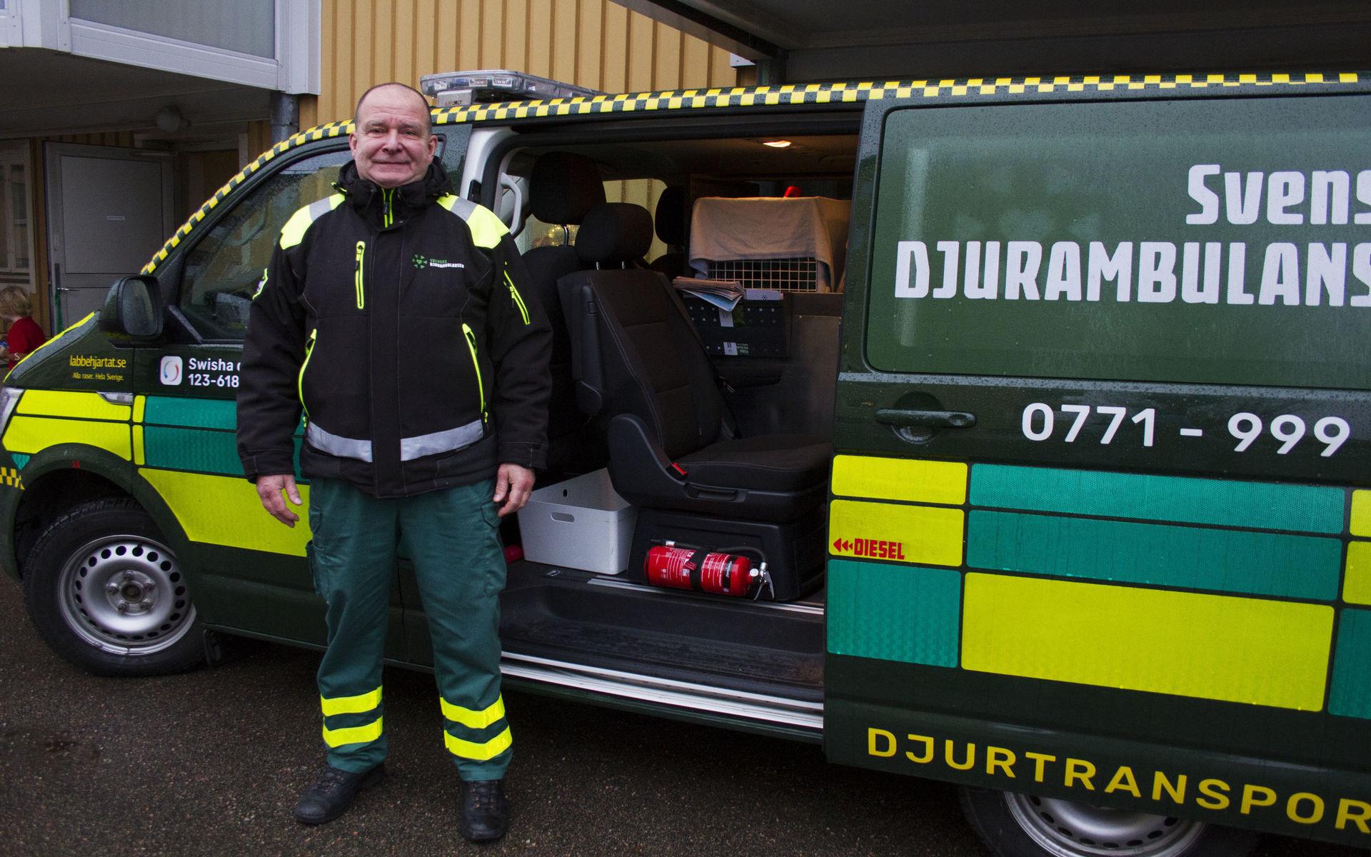 Kalle Pantzare, volontär hos djurambulansen, kunde berätta om sin ambulans när djurhemmet invigdes.