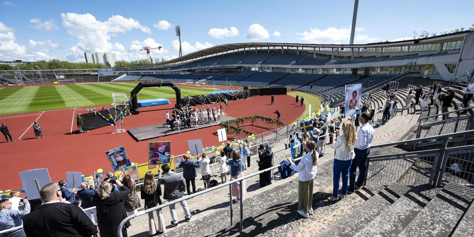Idrottssverige ogillar regeringens förslag på färre platser vid landets idrottsgymnasier. Skolavslutning på idrottsgymnasiet i Malmö tidigare i år. 