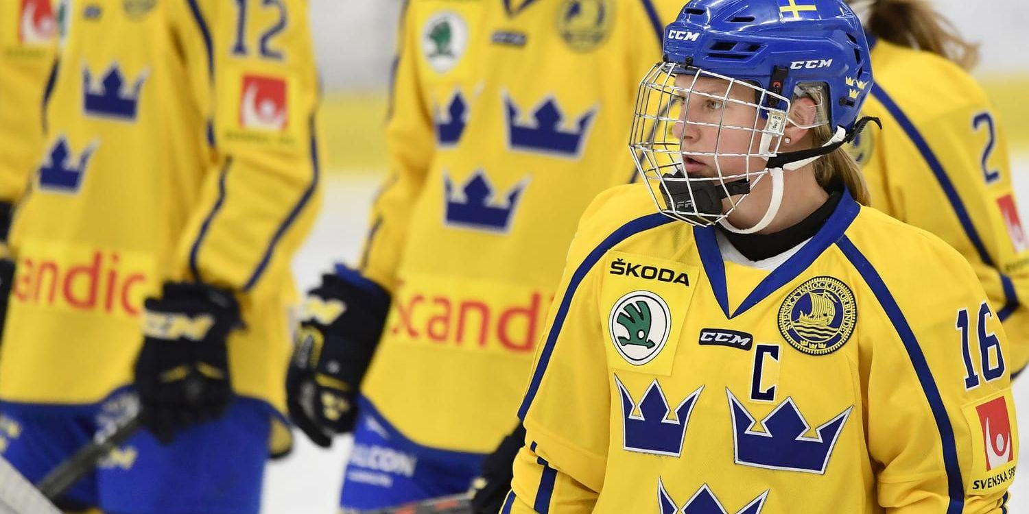 Hälften av spelarna i Damkronorna har enligt SVT:s enkät haft funderingar på att sluta med ishockeyn. Arkivbild.