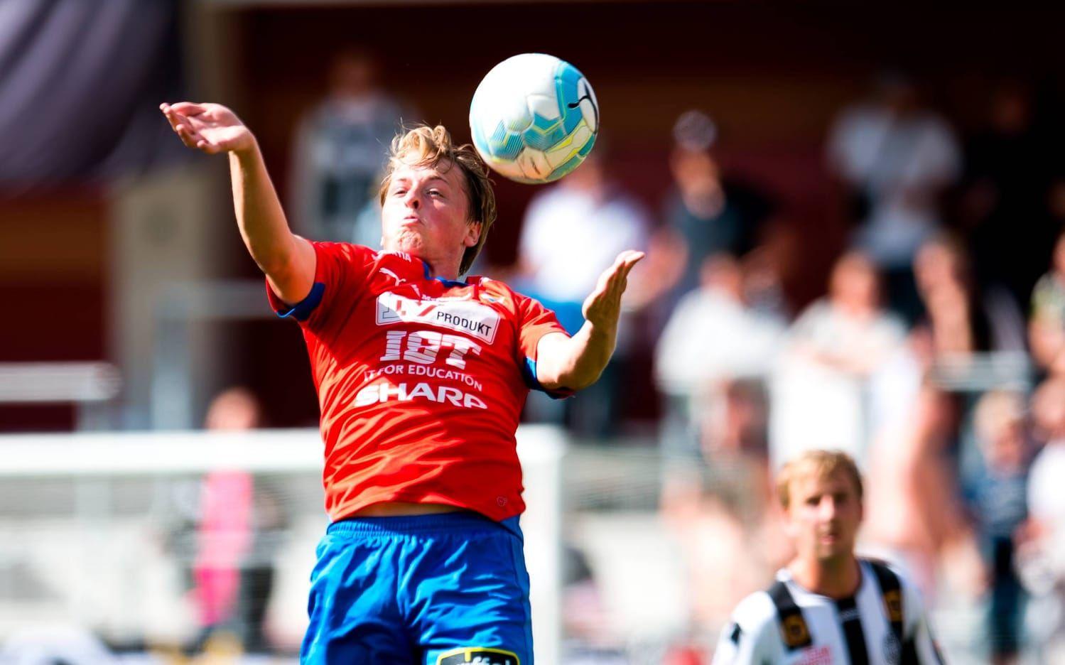Under 2015 och 2016 har Robin Strömberg spelat i Östers IF i division 1 södra. Bild: Bildbyrån