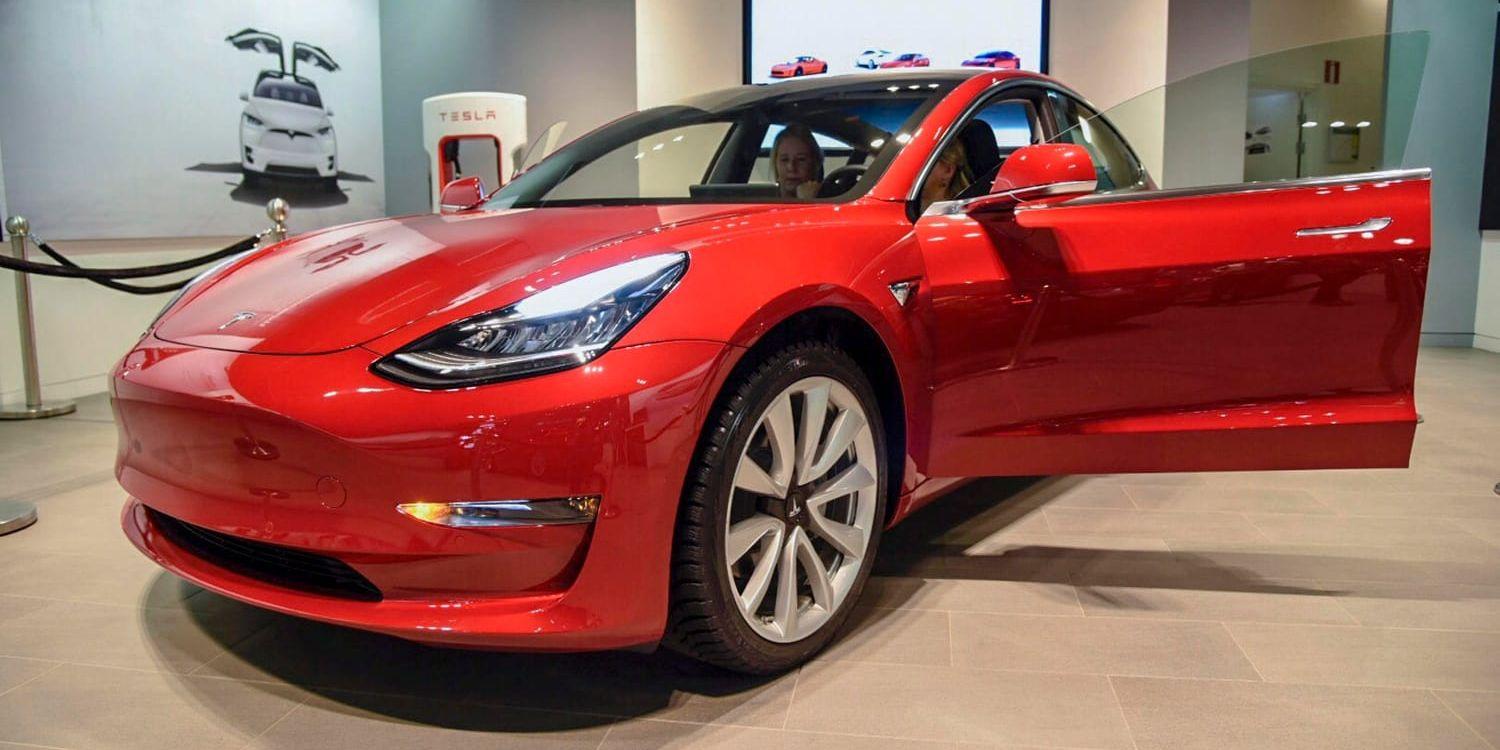 Tesla Model 3 när den visades upp i Stockholm i november.