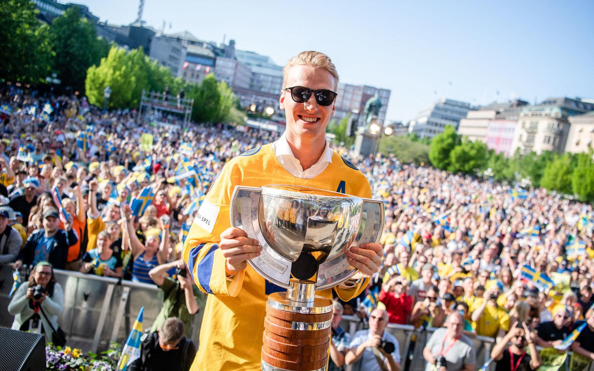 Klingberg och Tre kronor firades i Kungsträdgården efter VM-guldet 2018.
