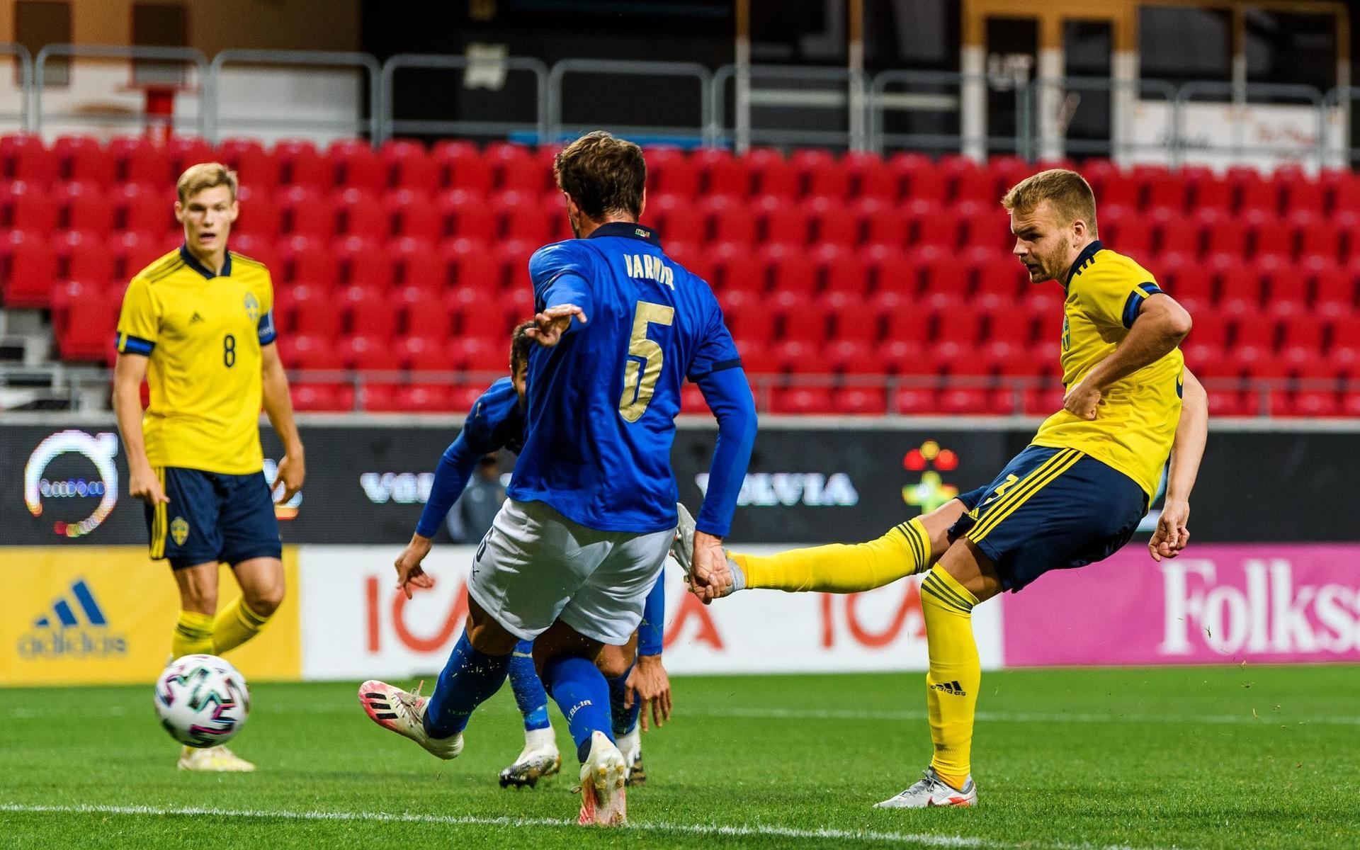 Gustav Henriksson sätter 3-0 mot Italien.