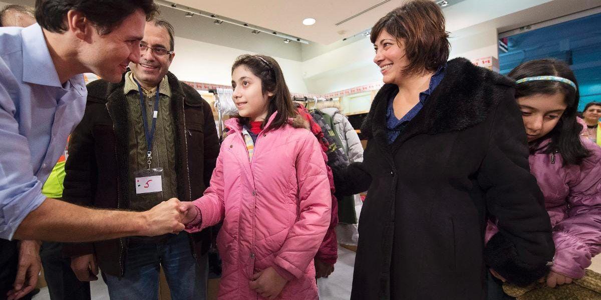 Hej och välkommen. Premiärminister Justin Trudeau välkomnar flyktingar från Syrien.