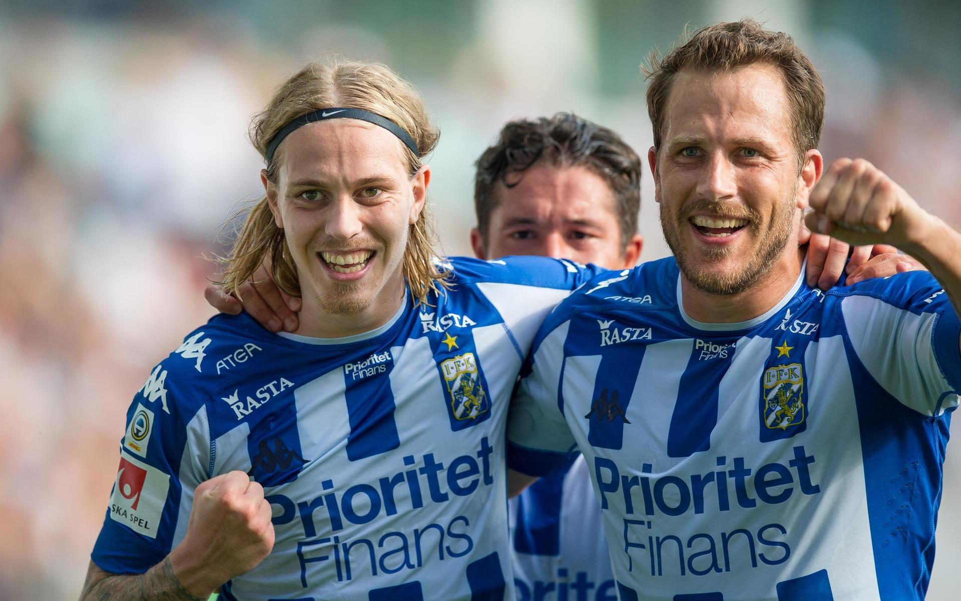 IFK Göteborgs Elias Mar Omarsson och Tobias Hysén efter ett mål mot Brommapojkarna. 