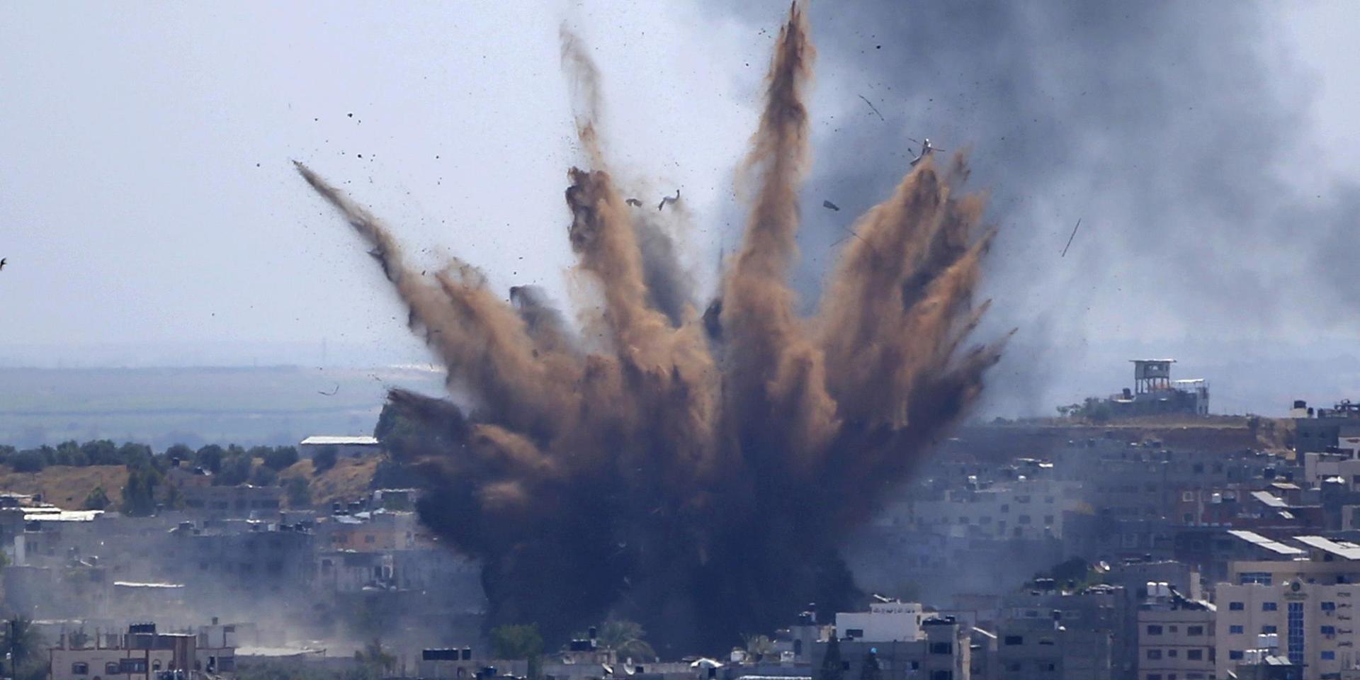 Ett israeliskt flyganfall över Gaza stad på torsdagen.
