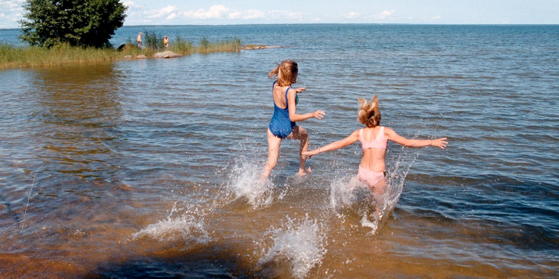 Många barnfamiljer har passat på att låta barnen bada och leka i vattnet i sommar. Detta gäller dessvärre inte alla barn.