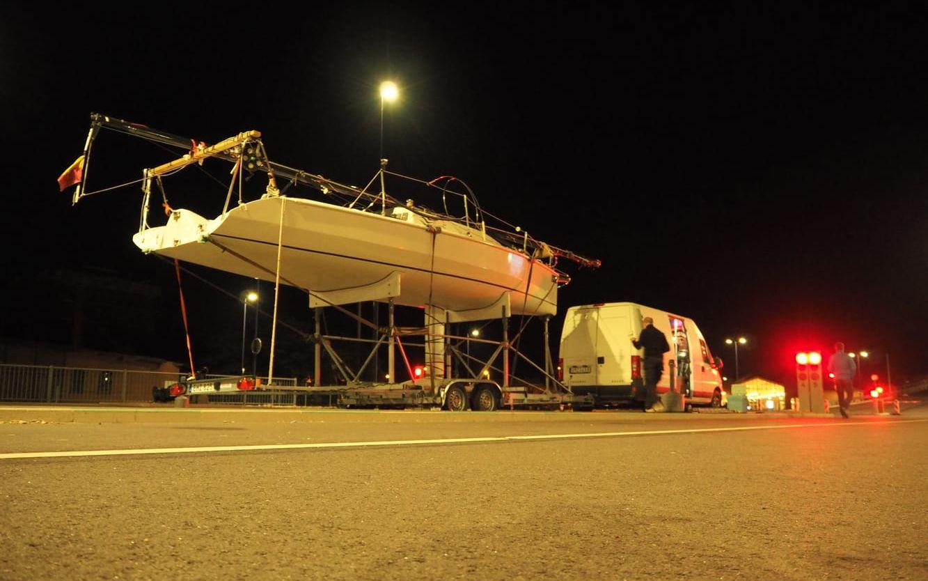 Båten Cheetah 30 på kärra, på väg till EM i Ungern 2015.