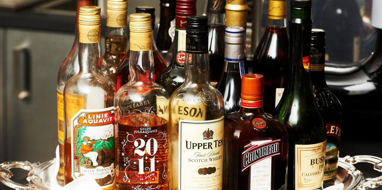 Alkoholkonsumtionen minskar. Snittsvensken dricker ändå motsvarande 92 flaskor vin. Arkivbild.