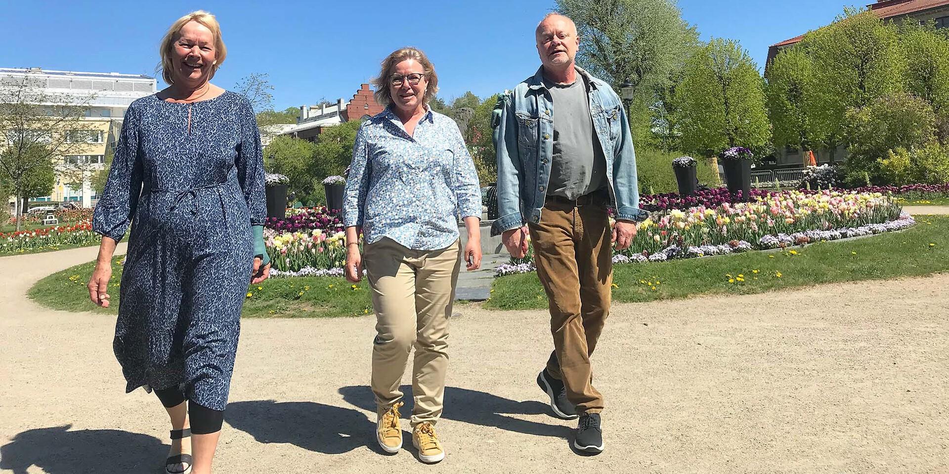 Uddevallapartiets Merja Henning, Ann-Charlott Gustafsson och Leif Dolonius ser ett stort behov av att prioritera äldrevården i kommunen. Dels för att öka sjukvårdskompetensen, men också för att rusta upp miljön på befintliga boenden.