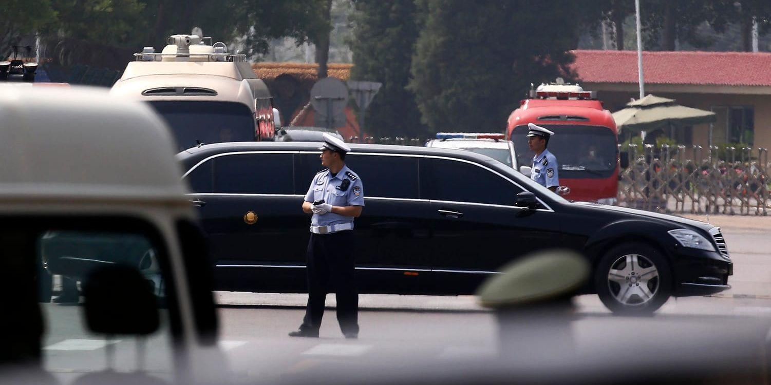 En nordkoreansk delegation är på väg till Vietnam. Bilden är från när Kim Jong-Un besökte Kina i juni i fjol.