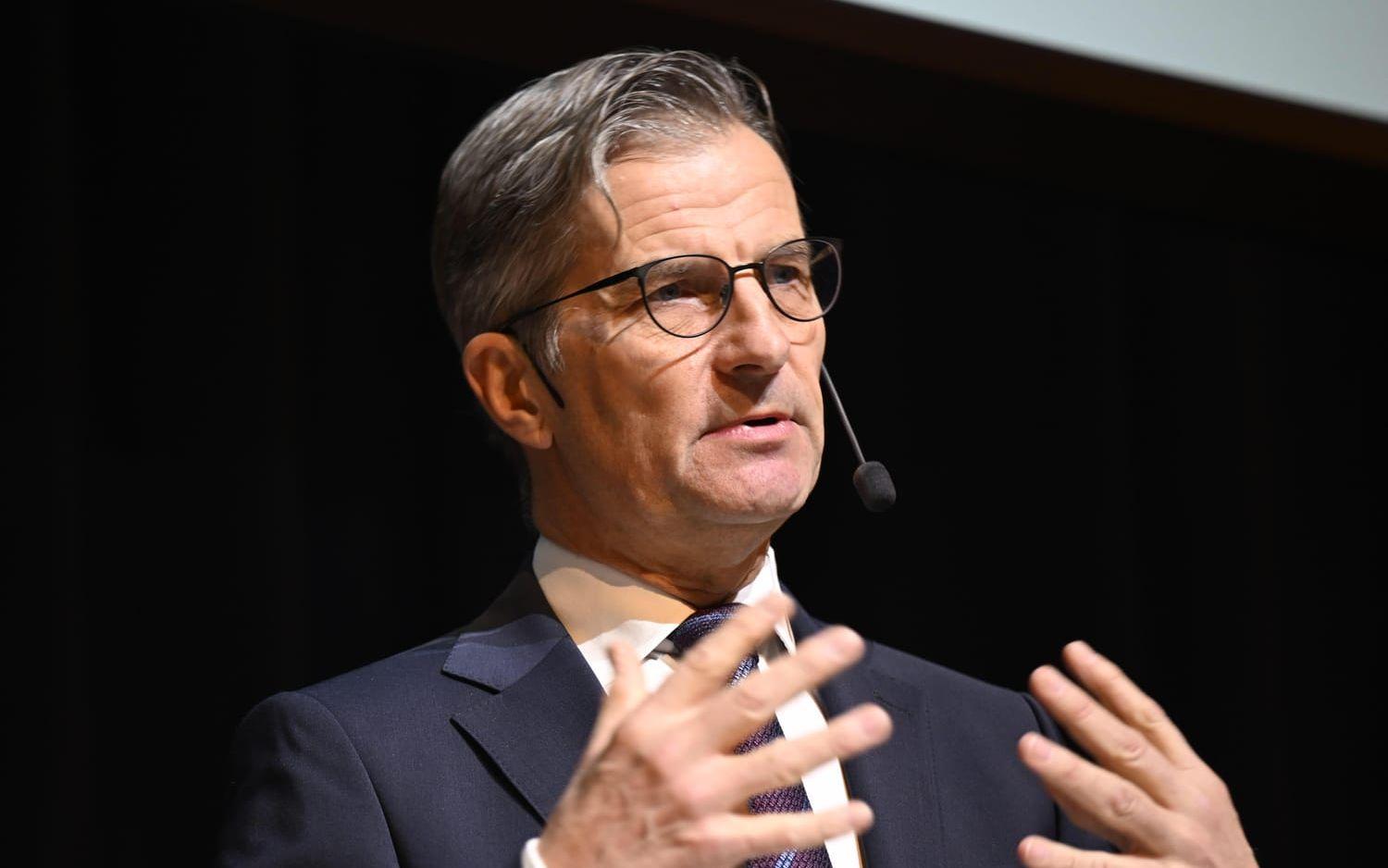 Riksbankschef Erik Thedéen talar om det ekonomiska läget på Västsvenska handelskammaren i Göteborg. Arkivbild