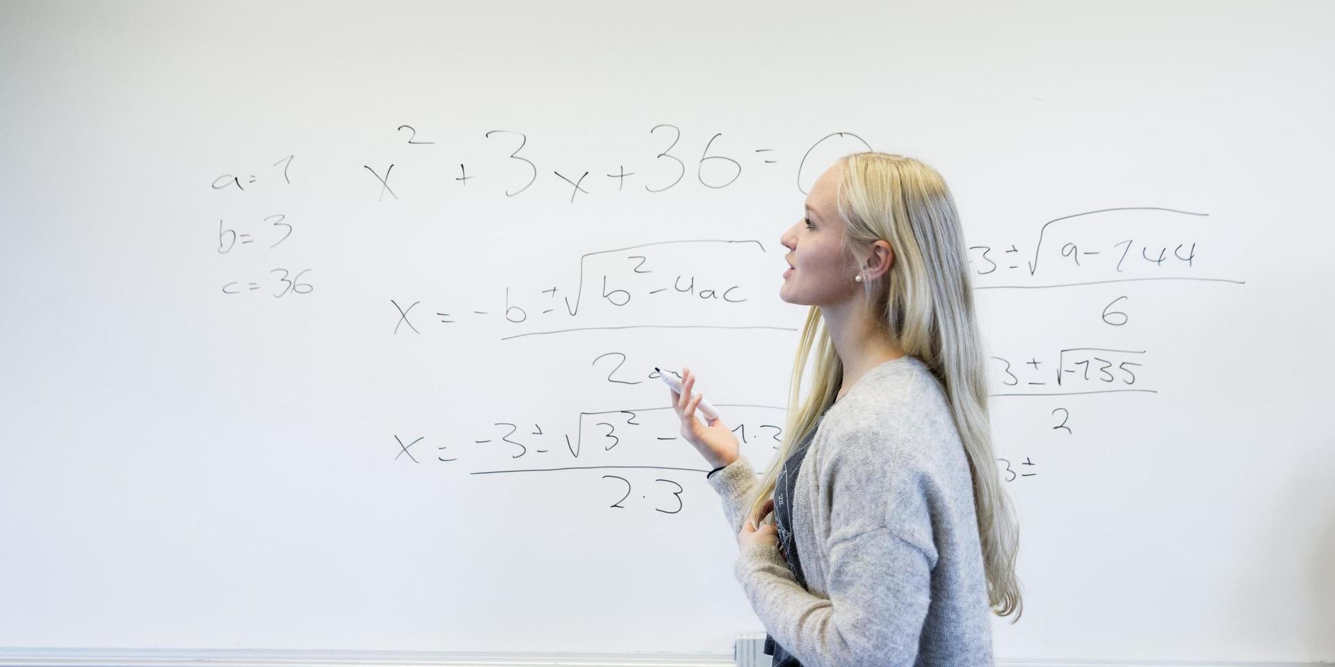 Sveriges lärare behöver inte detaljstyras av arbetsgivaren. Ett faktum som borde vara lika lätt att inse som att lösa den här andragradsekvationen. 