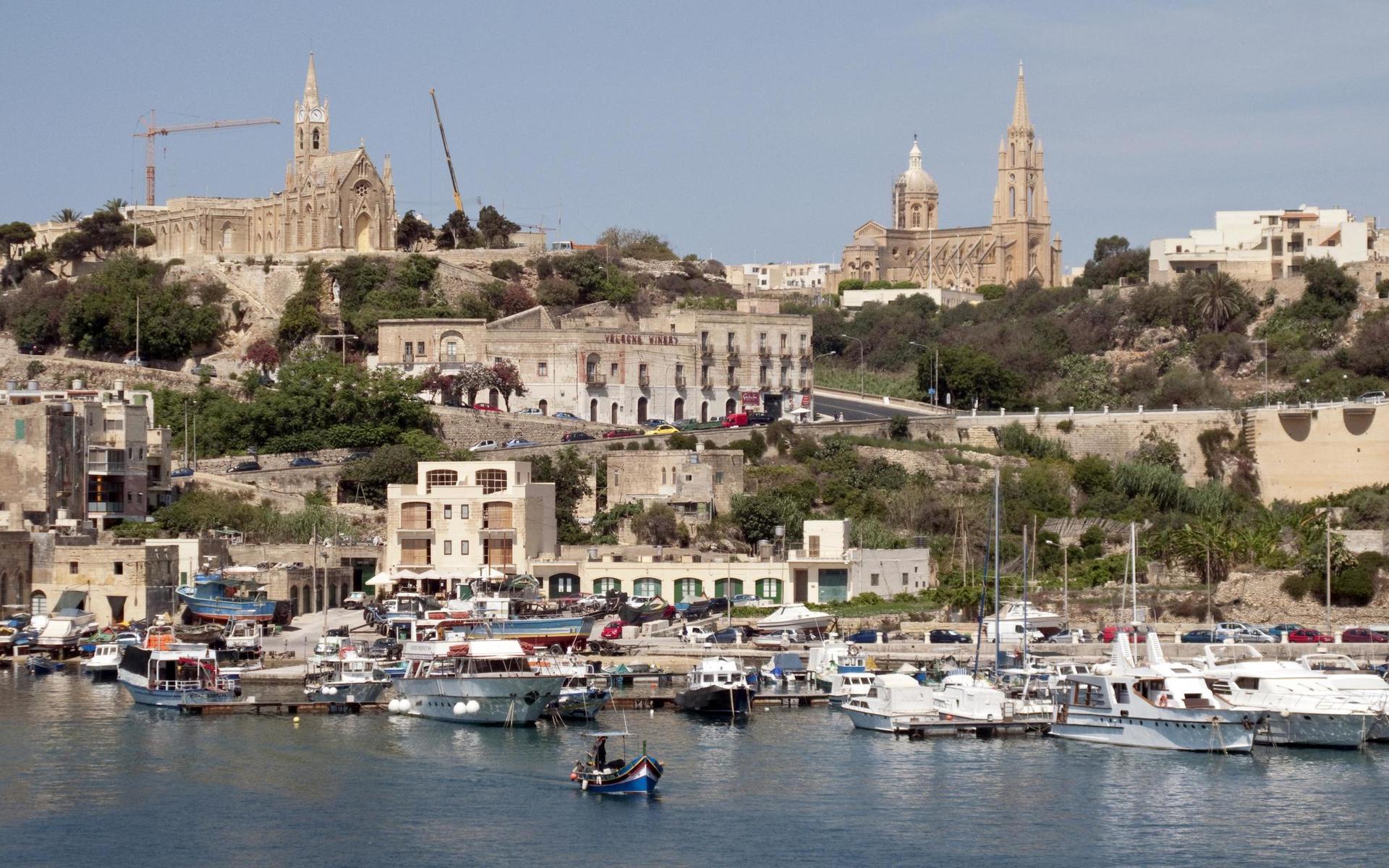 För att de ressugna att välja just Malta – östaten belägen i Medelhavet – erbjuds internationella besökare som stannar minst två nätter ett bidrag på upp till 200 euro, motsvarande cirka 2 000 svenska kronor.