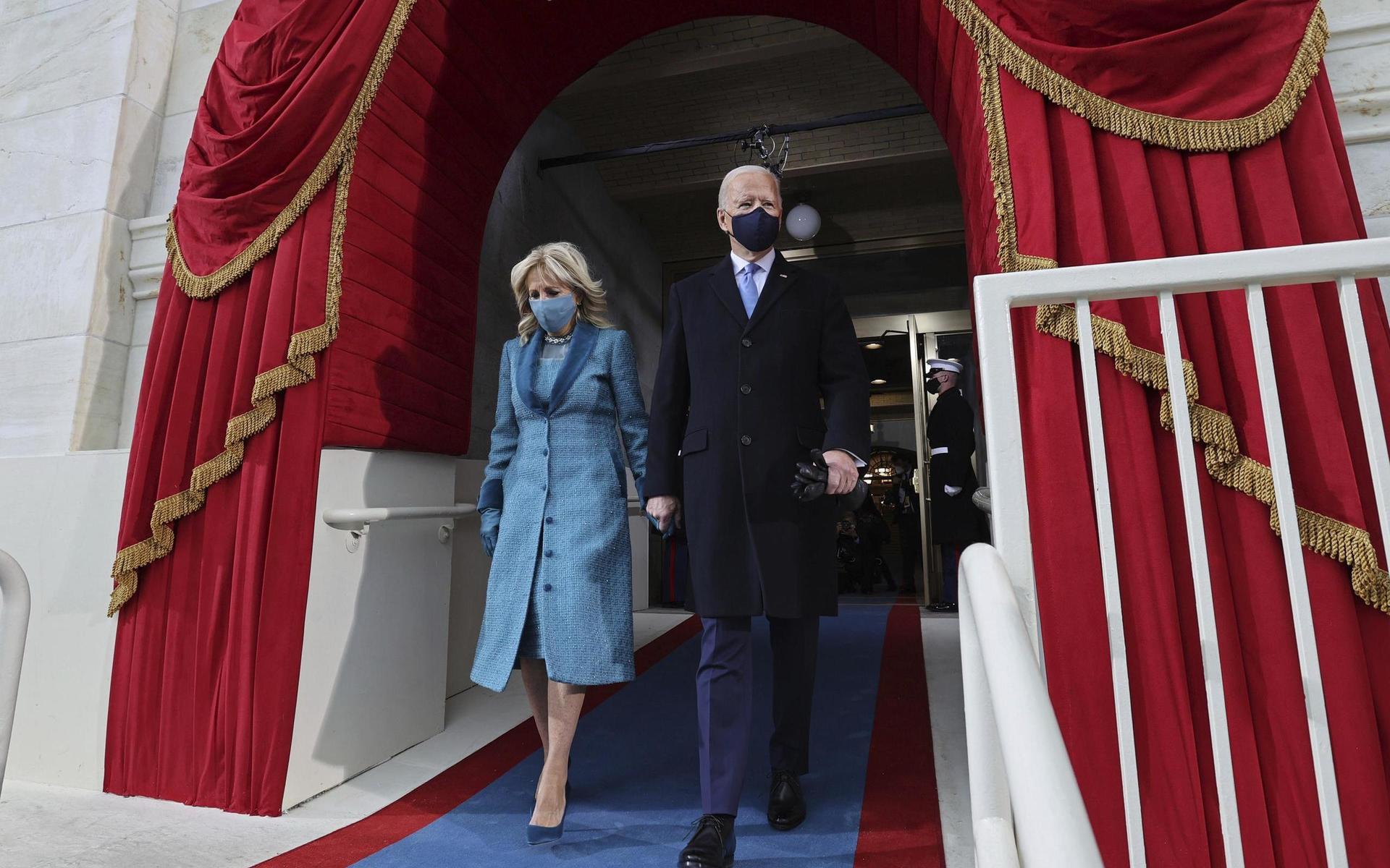Joe Biden och Jill Biden anländer.