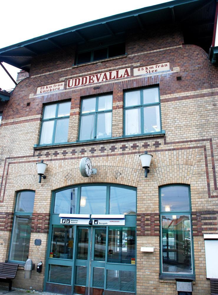 Hur kan regionen bli dörrmatta om man från Uddevalla kan åka till Göteborg på en halvtimme och till Oslo på en timme och tjugo minuter med regionalsnabbtåget, undrar Hans Sternlycke.