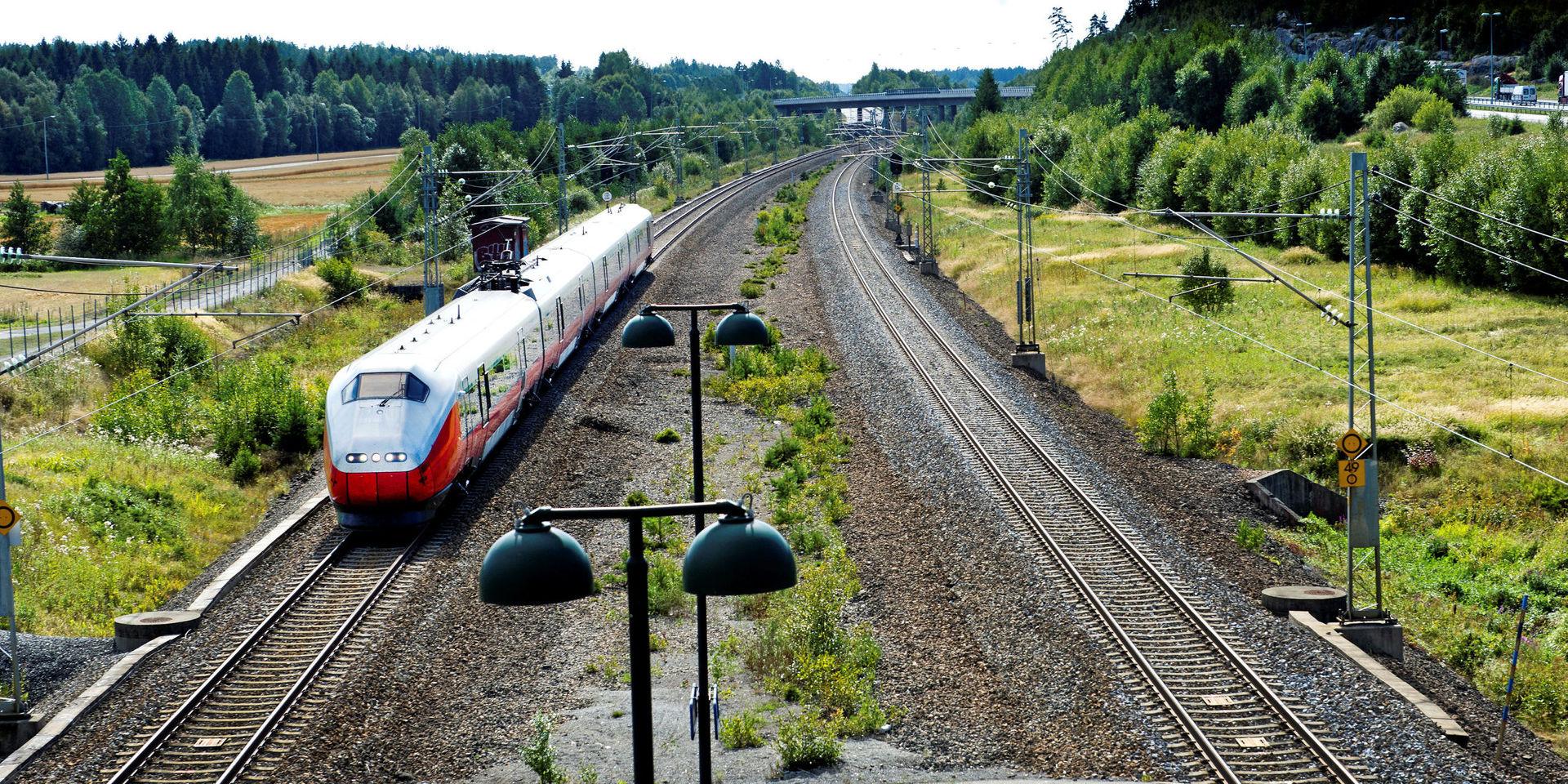 Järnväg med dubbelspår mellan Moss och Oslo