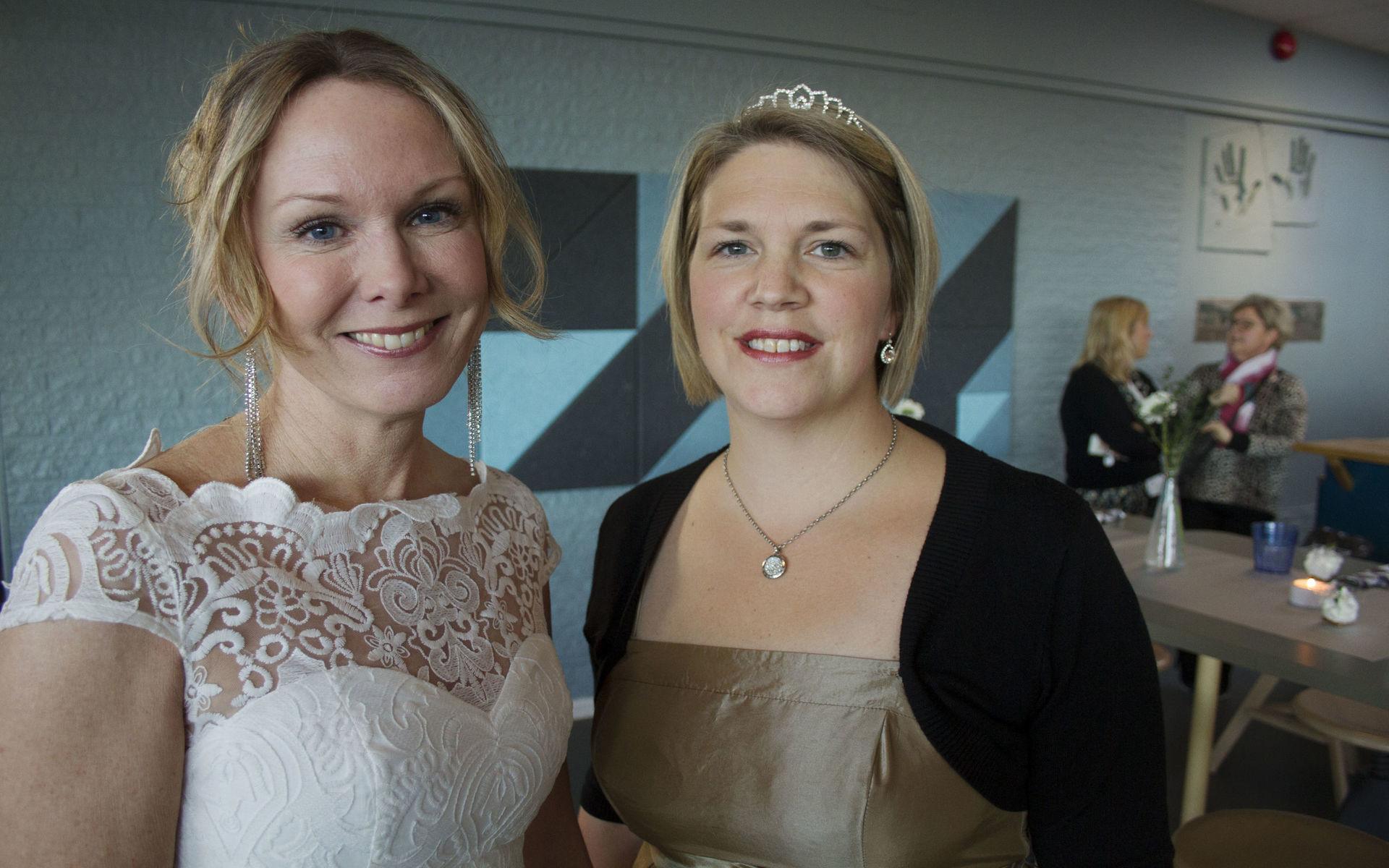Skolledarna Marie Karlsson och Karin Norrbom glittrade i kapp med eleverna.