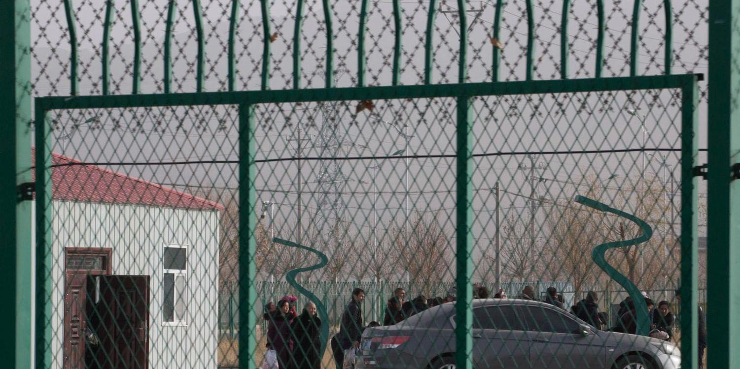 Intagna vid ett av Kinas läger i Atush, i Xinjiangregionen, i december förra året. Arkivbild.