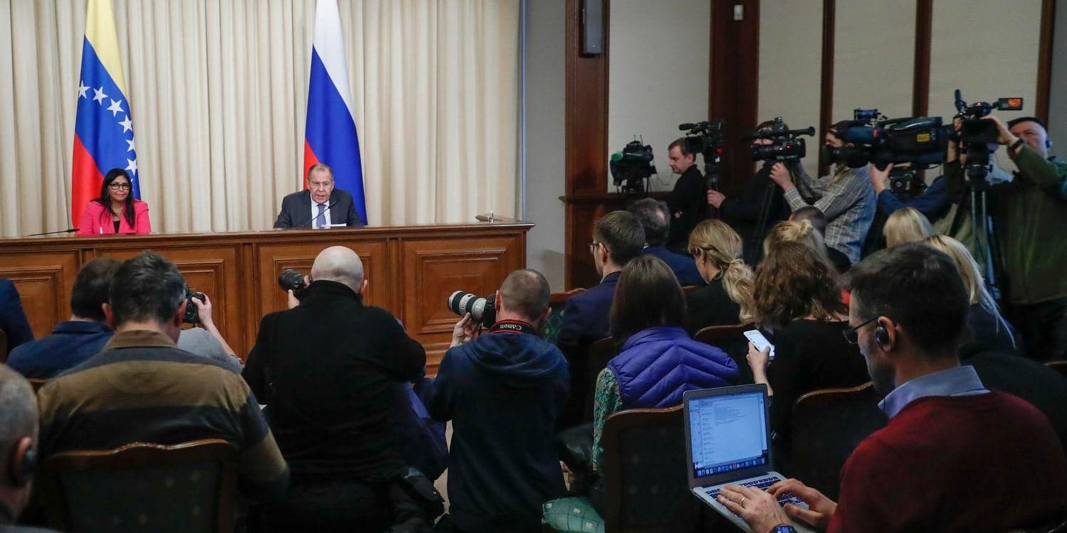 Venezuelas vicepresident Delcy Rodriguez och Rysslands utrikesminister Sergej Lavrov under presskonferensen.