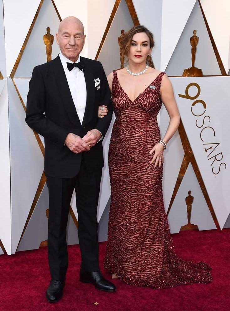 Patrick Stewart och Sunny Ozell anländer till Oscarsgalan. 